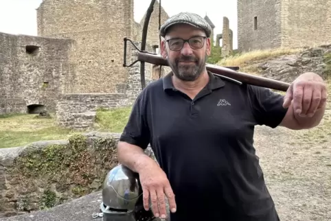 Andreas Rauch hat sein Hobby zum Beruf gemacht: Seit 2018 ist der 58-Jährige auf Burg Lichtenberg bei Thallichtenberg für die Ve