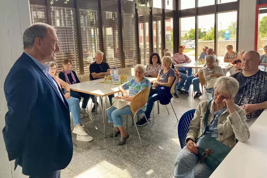 Der Kaufmännische Direktor Andor Toth begrüßt die RHEINPFALZ-Leser.