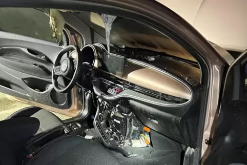 Hier hat es gebrannt: der Innenraum des E-Autos.
