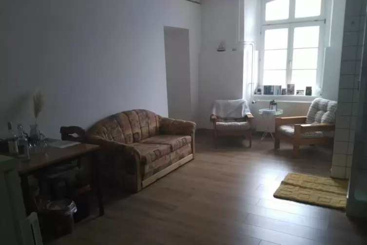 Der Wohnbereich in dem Zimmer unseres Mitarbeiters. 