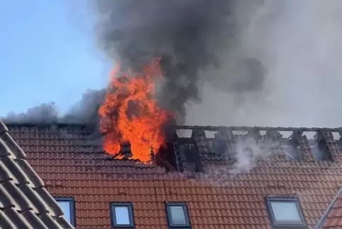 In Ilbesheim ist am Freitagnachmittag in einem Wohnhaus ein Brand ausgebrochen.