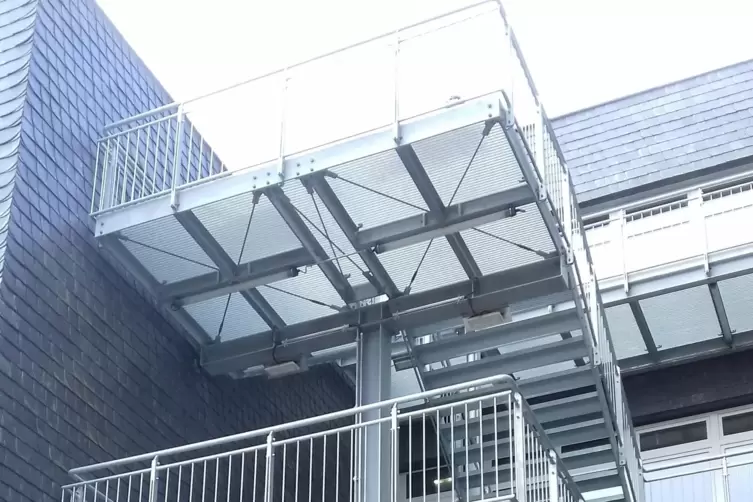 Die Fertigung von Fluchttreppen und Rettungswegen ist ein Spezialgebiet von Metallbau Rung. 