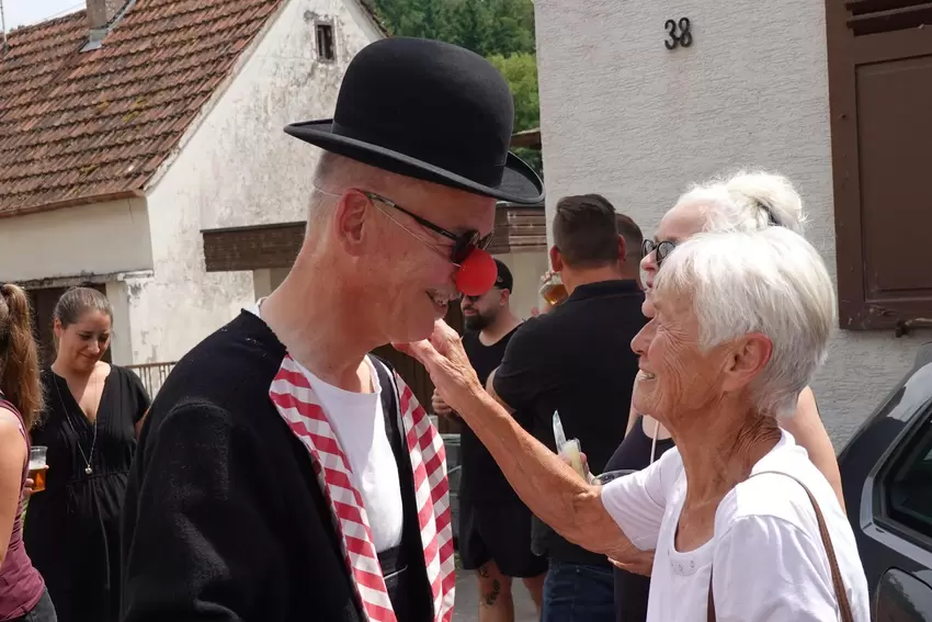 Auf Tuchfühlung: Burgspieler Martin Steinmetz.