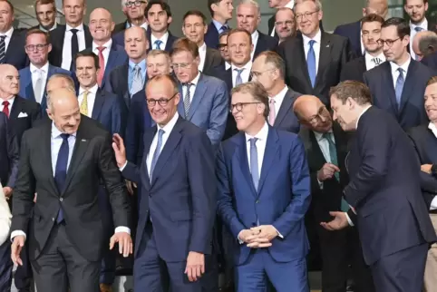  Investitionsgipfel „Made for Germany“ im Kanzleramt: Friedrich Merz (CDU) mit Vertretern deutscher Unternehmen.