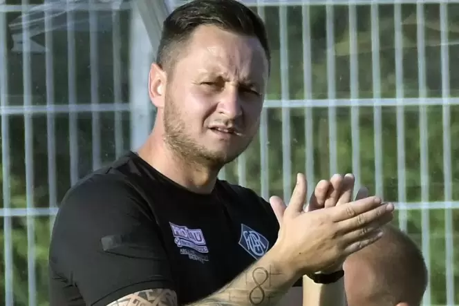 Arminia-Trainer Chris Chorrosch. Arminia-Trainer Chris Chorrosch.