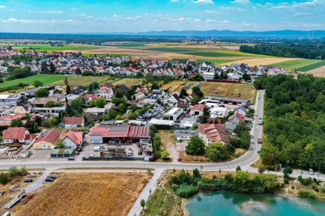 Liegt im Nord-Osten von Waldsee: das Gewerbegebiet »In den Fahrgärten«. Dahinter ist ein Wohngebiet von Waldsee zu sehen. Liegt im Nord-Osten von Waldsee: das Gewerbegebiet »In den Fahrgärten«. Dahinter ist ein Wohngebiet von Waldsee zu sehen.
