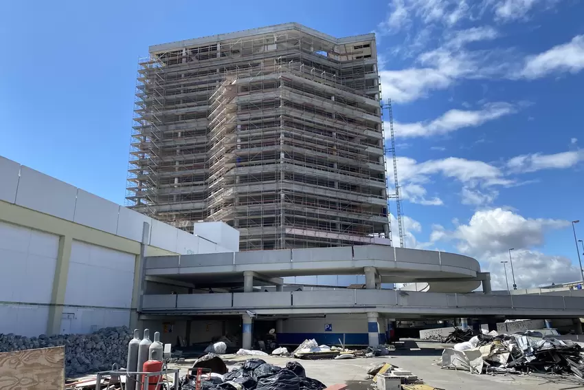 Der Turm wird ab September etagenweise abgetragen.