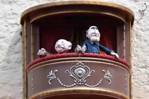 Meister des Lästerns: Statler und Waldorf an einer Hausfassade in der Hindenburgstraße. 