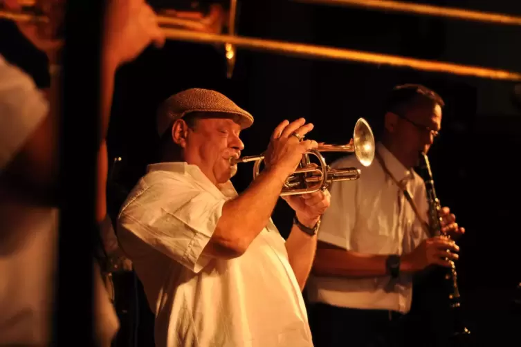 Die beliebte Unnerhaus Jazzband spielt am 30. Juli, ab 19 Uhr, beim &bdquo;Sommerswing&ldquo; im Lauterer Volkspark. 