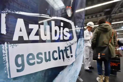In Deutschland gibt es mehr als 300 anerkannte Ausbildungsberufe: Viele Betriebe suchen Mitarbeiter. 