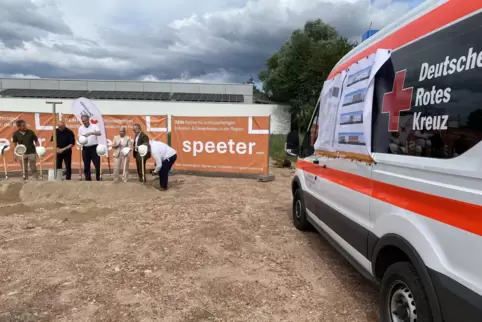 Spatenstich wurde schon gefeiert für den Bau der neuen Rettungswache des DRK in Bad Bergzabern. Der Bau existiert aktuell nur al