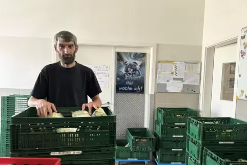 Ramazon Ustarkhanov, Geflüchteter aus Tschetschenien, arbeitet bei der Tafel in Wörth. 