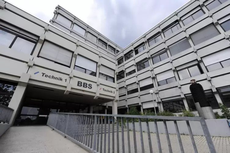 Wurde Anfang der 1970er-Jahre gebaut und muss saniert werden: das Georg-Kerschensteiner-Berufsbildungszentrum in Mundenheim. 