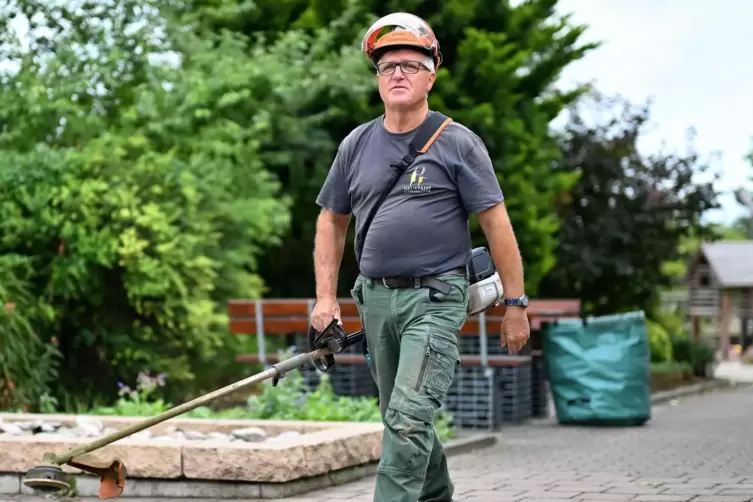 Dorfhelfer Udo Scheid im Einsatz.
