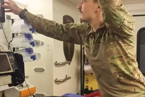 Ruben als Rettungssanitäter im Einsatz in der Ukraine ...