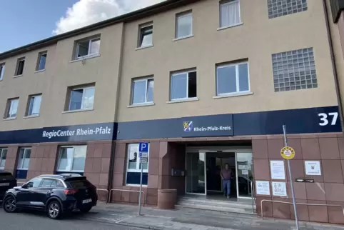 Das ehemalige Sparkassen-Gebäude wurde schon für vieles genutzt. Unter anderem waren dort ein Impfzentrum und Teile des Gesundhe