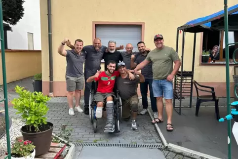 Samet Saltabas (vorne links) und seine Kollegen blicken positiv in die Zukunft.