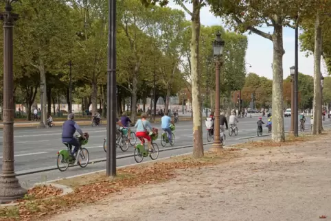 Weibliche Handschrift: Fahrradverkehr auf den Champs-Élysées, seit Bürgermeisterin Anne Hidalgo in Paris regiert, hat sich die S Weibliche Handschrift: Fahrradverkehr auf den Champs-Élysées, seit Bürgermeisterin Anne Hidalgo in Paris regiert, hat sich die S
