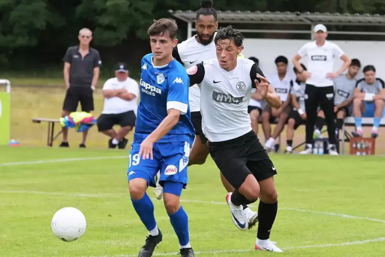 Der neue Zehner des FK Pirmasens: Nico Wiltz (links). 
