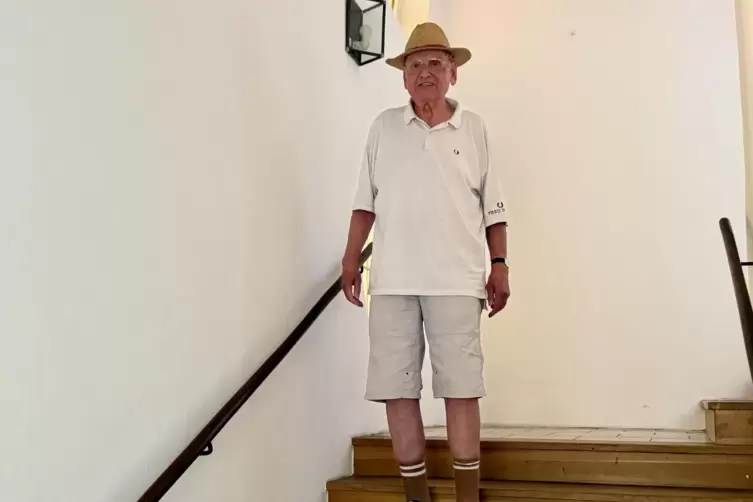 Auch im hohen Alter achtet Bernd Ullrich auf seine Gesundheit &ndash; nimmt t&auml;glich die Treppen zu seiner Wohnung in den zweiten Stock