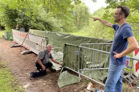 Wie immer: Einer schafft, der andere erzählt. Hier schafft Paul Schäfer und Johannes Huber erzählt. Er war für den Rundgang mit 