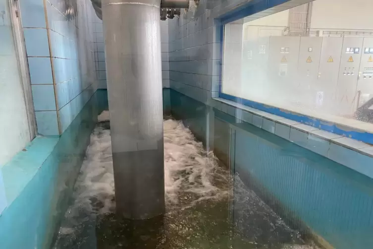 Bis zu 14.000 Kubikmeter Wasser verbrauchen die 85.000 Menschen im Einzugsgebiet des Zweckverbands pro Tag. An besonders hei&szlig;en 