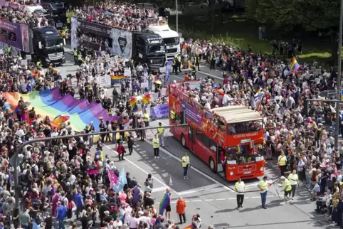 Zeichen für Vielfalt: CSD-Parade am Samstag in Hamburg. 