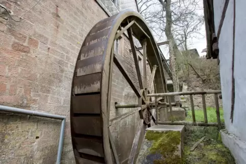 Mühlräder wie dieses in Katzweiler in der Westpfalz drehten sich früher auch im Speyerer Umland viele. 