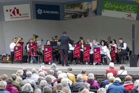 Der Musikverein Kottweiler-Schwanden spielte auf der Bühne im Volkspark groß auf.
