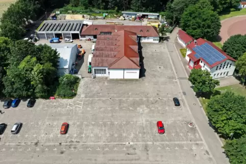 War im vierten Rätselteil gesucht: das Feuerwehrgerätehaus in Dudenhofen, das bald erweitert werden soll. 