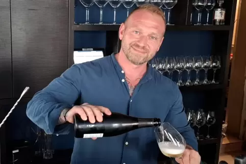 Sven Ruckmich ist geprüfter Sommelier.