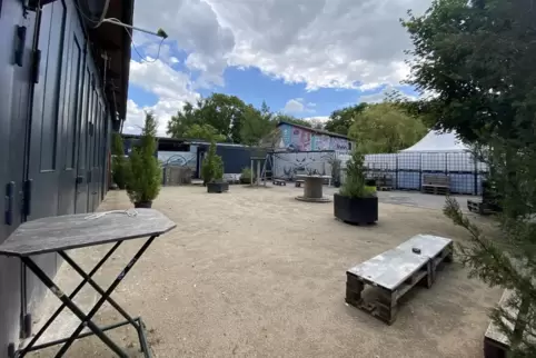 Der Hof auf dem Soku-Gelände ist neu angeordnet worden. Mit einer Leinwand kann dort auch Public Viewing stattfinden. 
