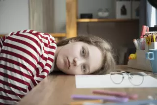 Wenn Kinder schon früh lernen, unbedingt brav sein zu müssen, kann das im Alter zu Problemen führen.