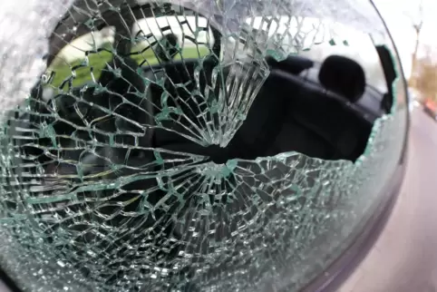 Zur Schadenshöhe kann die Polizei derzeit noch keine Angaben machen. 