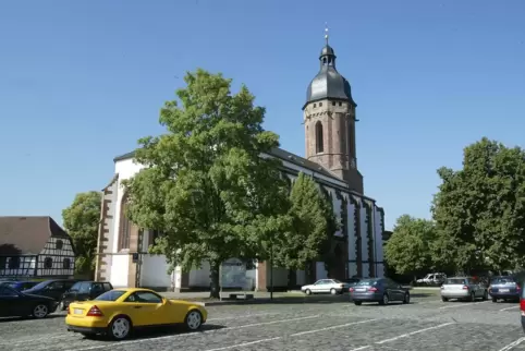 Dieses Bild zeigt eine große Ausnahme: Viele Parkplätze auf dem Marktplatz sind frei. 
