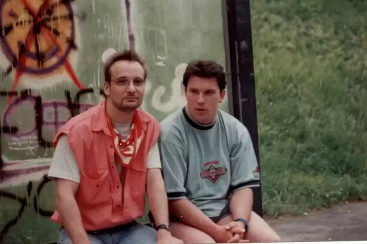 Ein &bdquo;sehr sympathisch Mensch&ldquo;, sagt Heiko Gla&szlig; &uuml;ber den fr&uuml;heren FCK-Spieler Herbert Hoos, den er 1991 am Rande der Meisterfeier