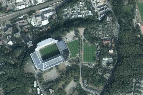 Der Weg zum Fritz-Walter-Stadion wird durch Baustellen erschwert. 