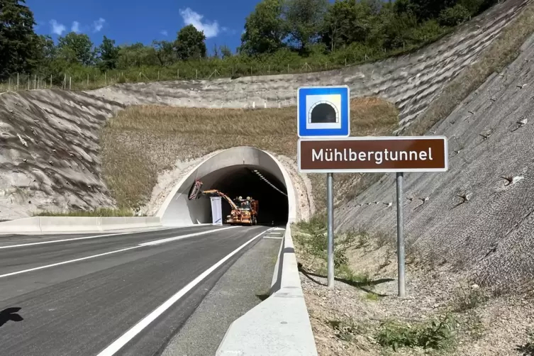 Nun auch ganz offiziell: Der M&uuml;hlbergtunnel hat sein eigenes Schild.