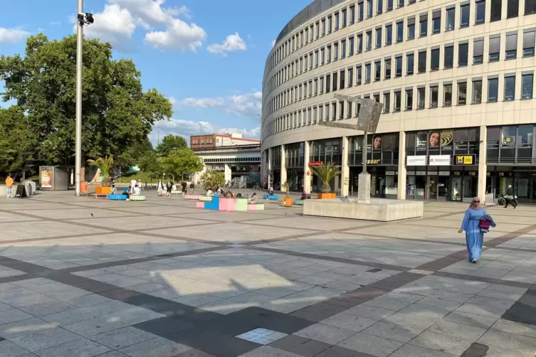 Vom Berliner Platz sind es nur ein paar Minuten bis zum Rhein.