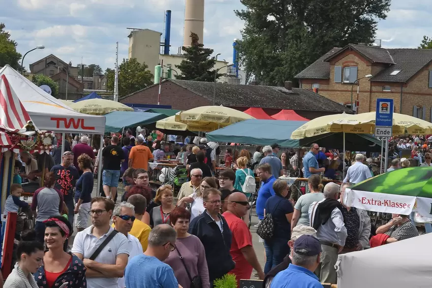 Mehrere Tausend Besucher hat das Hafenfest in Süd.
