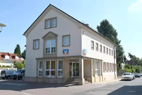 Öffnet am 8. Dezember in neuem Design wieder: die Filiale der VR Bank Mittelhaardt eG in Wachenheim. 