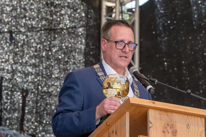 Stadtbürgermeister Marc Muchow bei der Eröffnung.