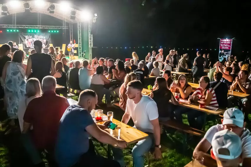 Im Schlossgarten bei den »Buwe«.