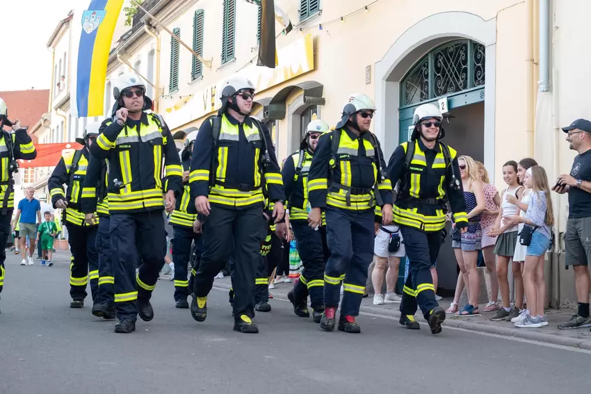 Am späten Samstagnachmittag fand der Residenzfestlauf statt. Auch die Feuerwehr schickte ein Team ins Rennen.
