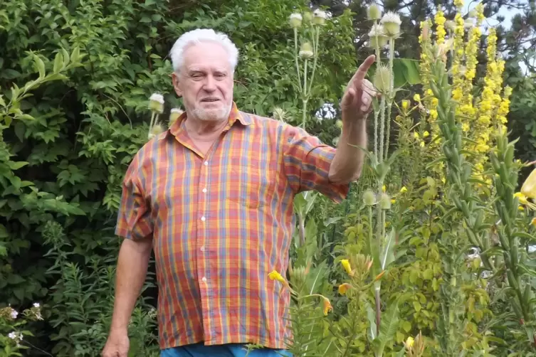 Norbert Rapp, zugewanderter Biologe, liebt die Natur rund um Kandel und nat&uuml;rlich seinen bl&uuml;henden Garten. 