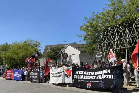 Zwei antifaschistische Gruppen signalisierten dem AfD-Bewerber aus Koblenz, dass er in Ludwigshafen nicht willkommen ist. 