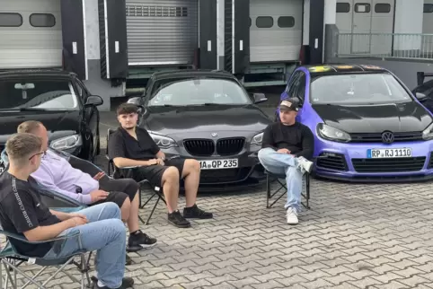 Egal ob Anfang 20 oder Mitte 40: die Leidenschaft für Autos verbindet.