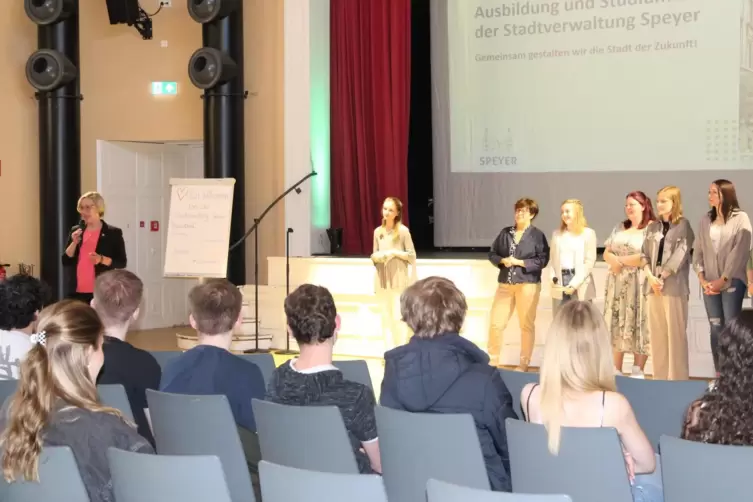 Einblick f&uuml;r Sch&uuml;ler: Tag der offenen T&uuml;r bei der Speyerer Stadtverwaltung.