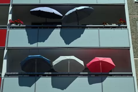 Auch mit Sonnenschirmen lässt sich die Hitze nicht ganz aussperren.