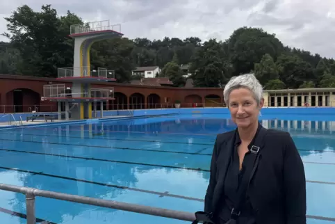 Daseinsvorsorge oder freiwillige Leistung? Unabhängig von der Antwort auf diese Frage will Lauterns OB Beate Kimmel das Freibad Daseinsvorsorge oder freiwillige Leistung? Unabhängig von der Antwort auf diese Frage will Lauterns OB Beate Kimmel das Freibad